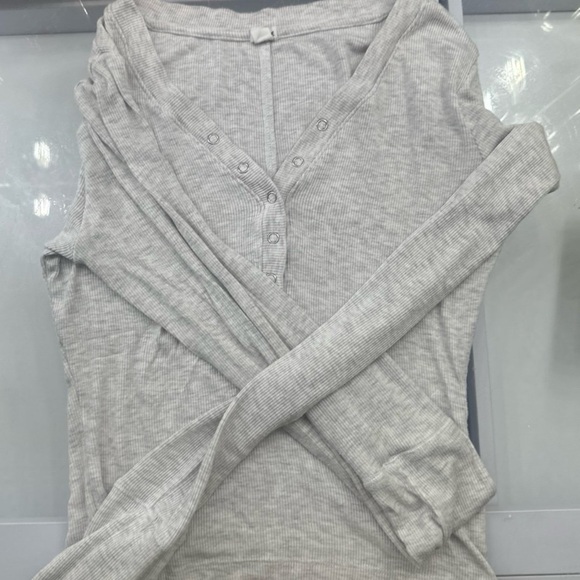 Garage - Picture 2 of 8